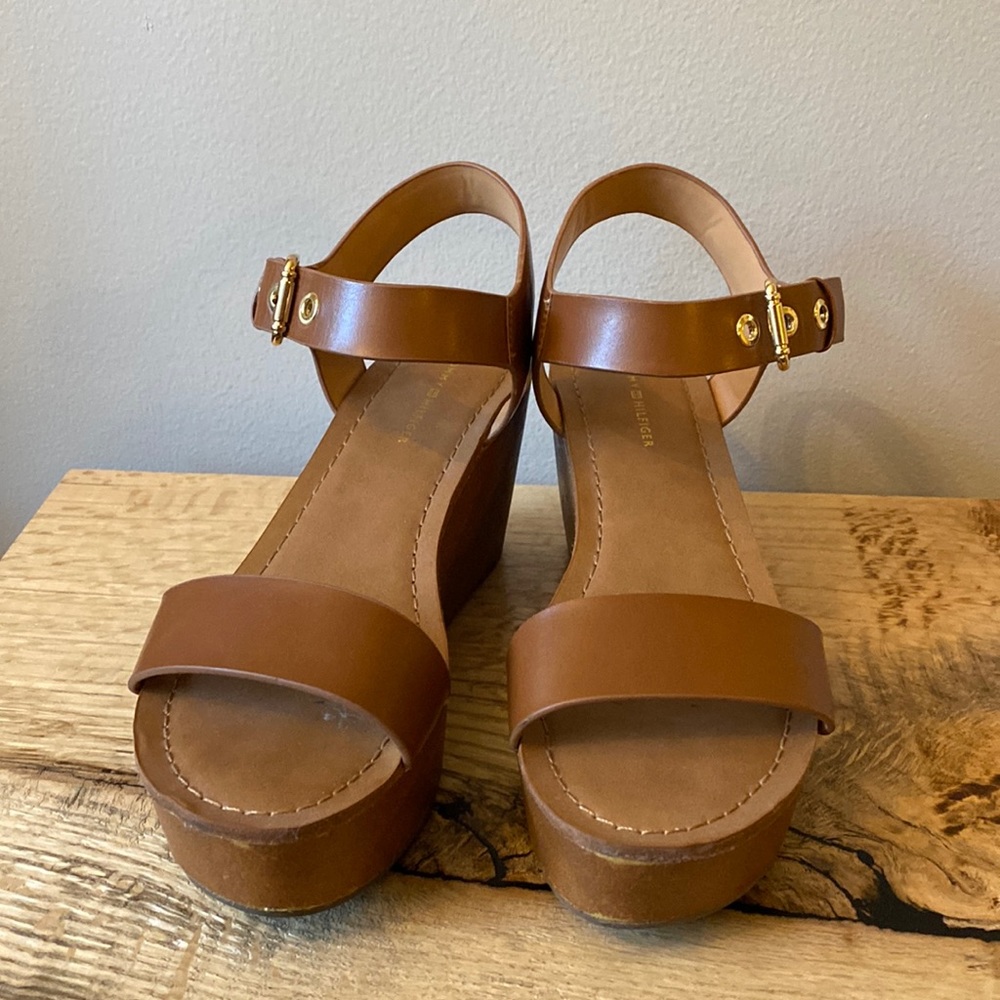 Tommy Hilfiger brown wedges size 7.5